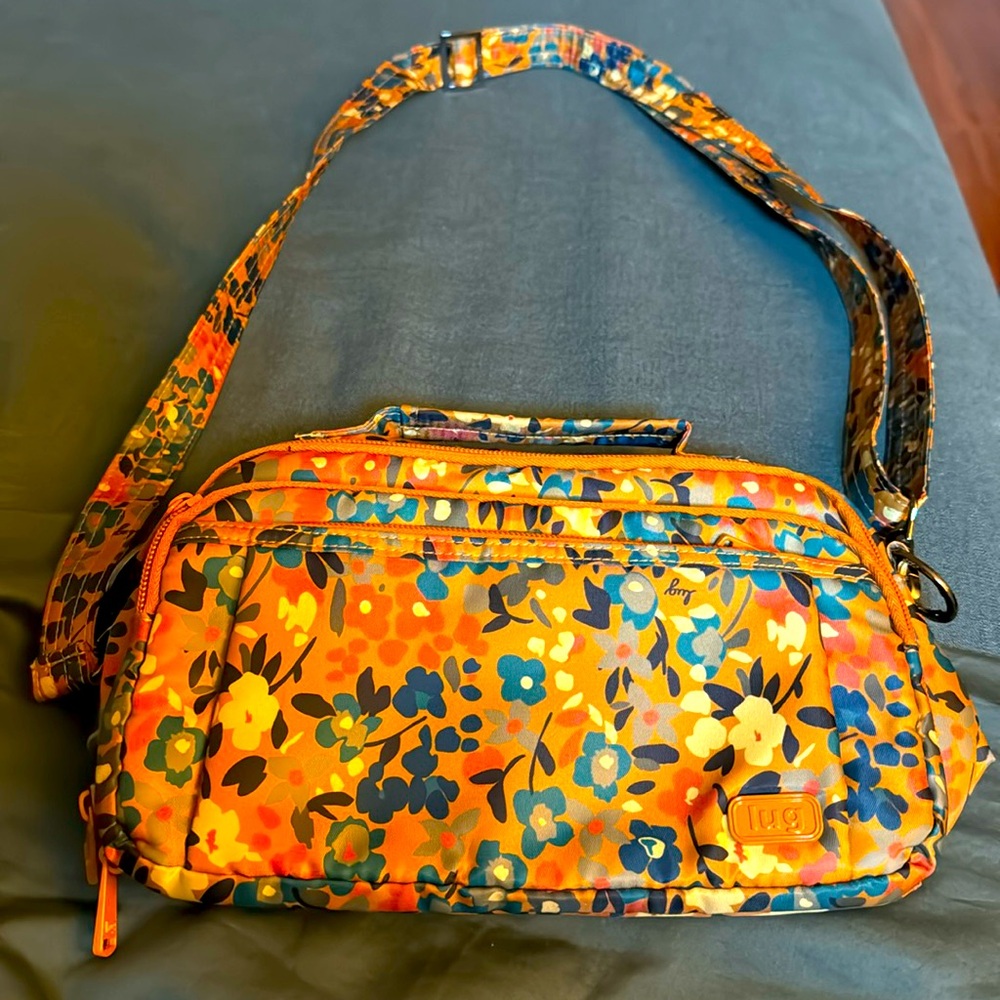 Lug cross body purse new without tags